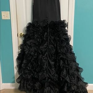 Beautiful, brand new prom dress (never worn) !